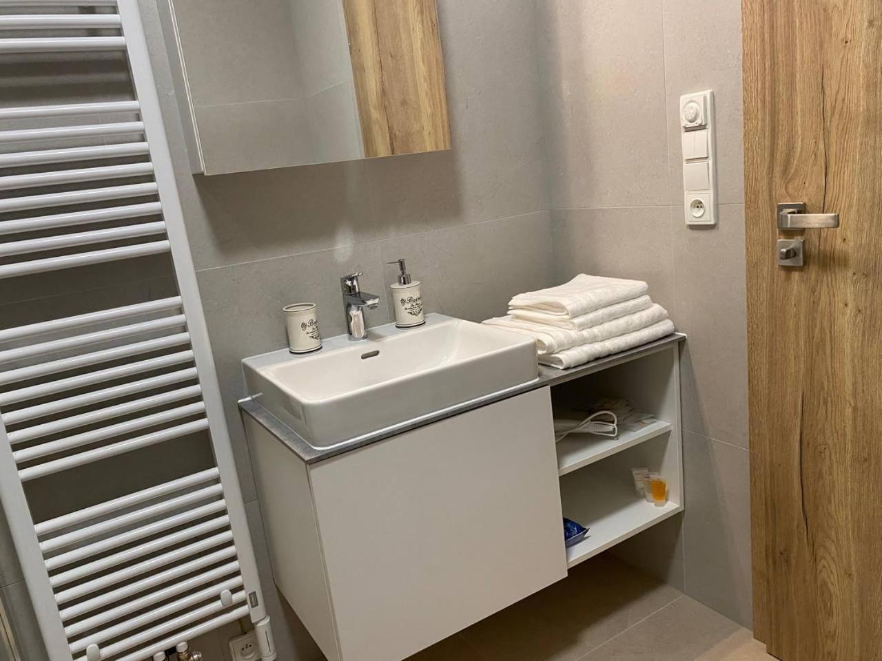 Perla Hradce 302 Apartment Hradec Králové Екстериор снимка
